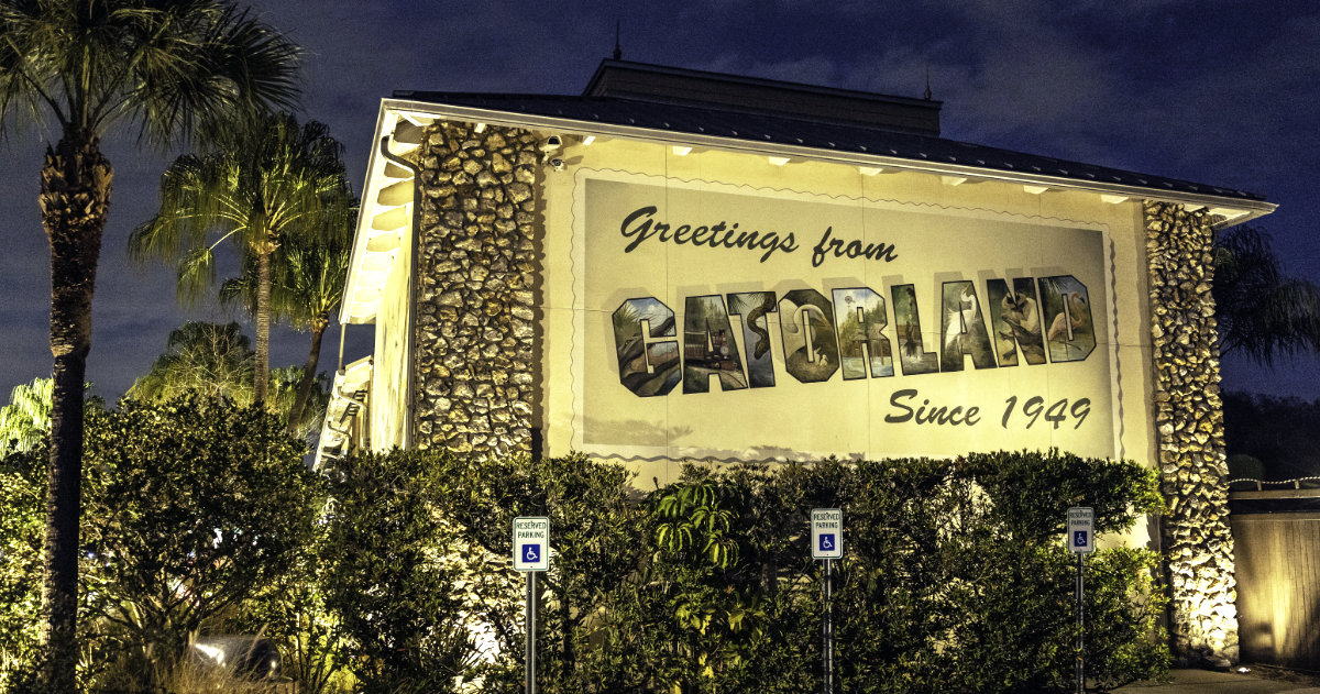 Orlando Outdoor Lighting Gatorland-mural-on